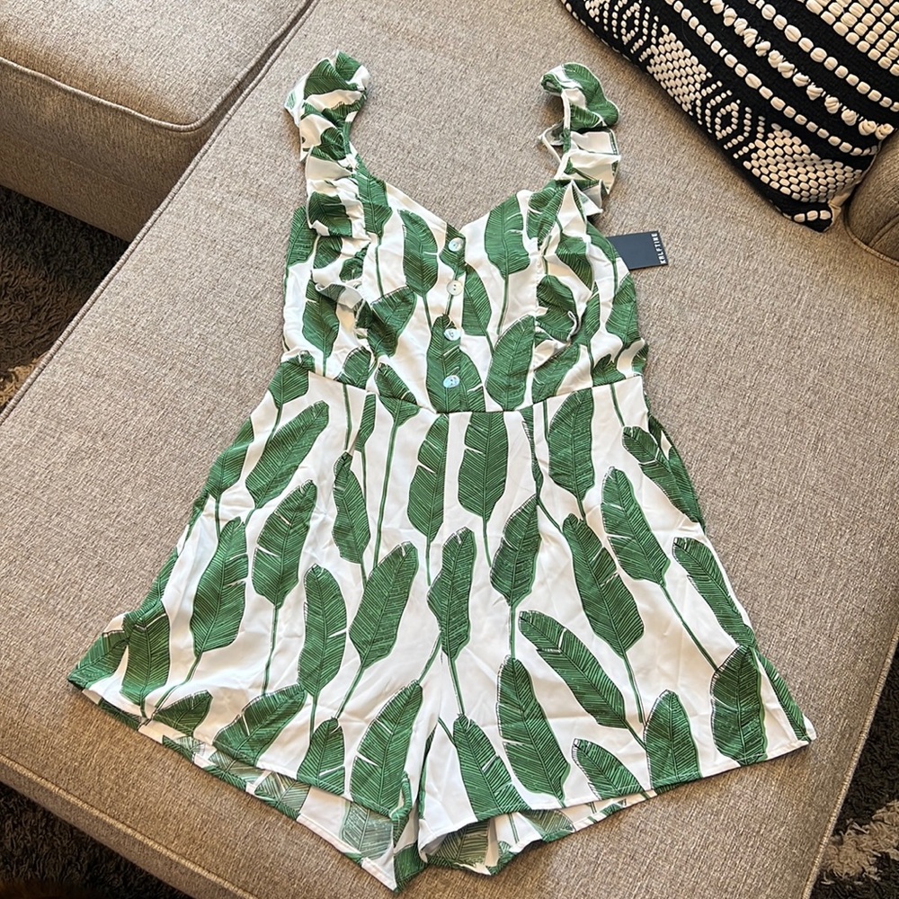 *NWT* Ruffle Leaf Romper